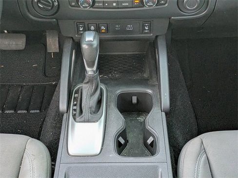 Used 2022 Nissan Frontier SV image 17