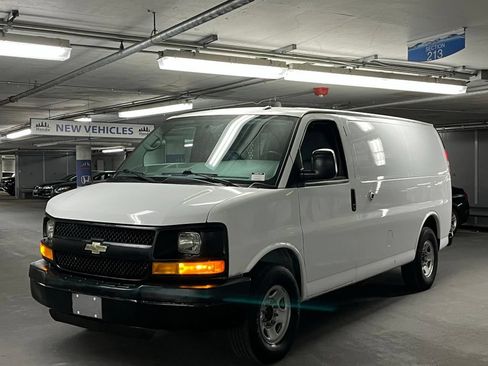 Used 2014 Chevrolet Express 2500 w/ Cold Climate Package RWD image 3