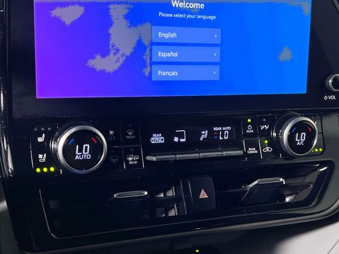 Used 2023 Toyota Highlander Limited image 27