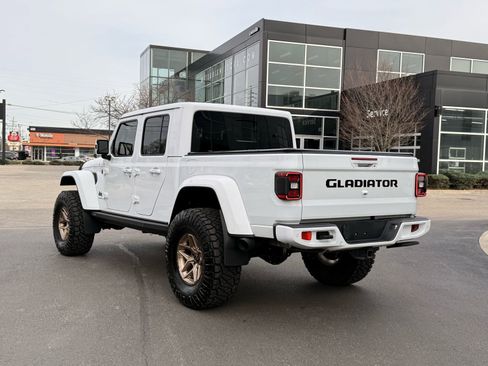 Used 2021 Jeep Gladiator Overland AWD/4WD image 3