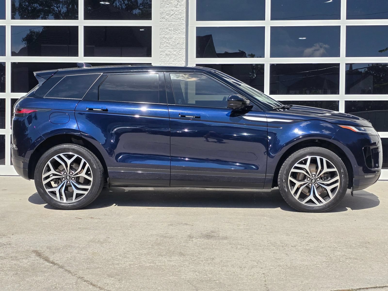 Used 2021 Land Rover Range Rover Evoque SE AWD/4WD image 3