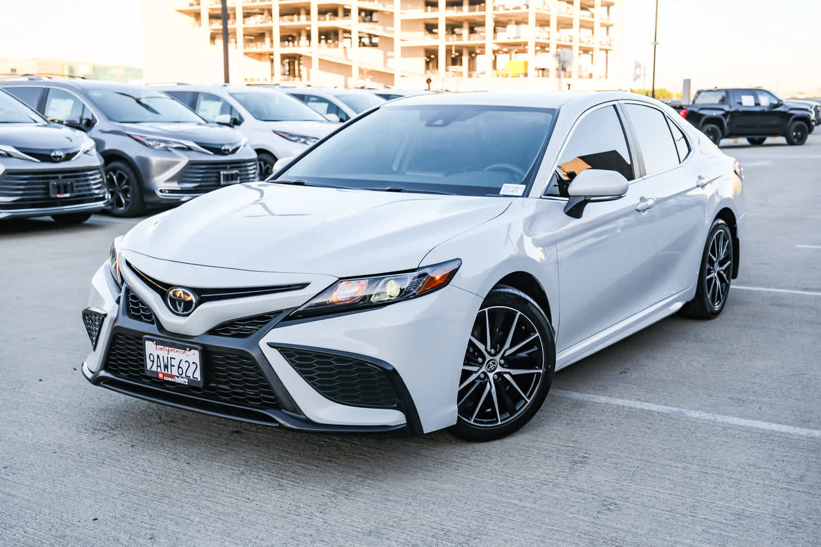 Certified 2022 Toyota Camry SE FWD image 1