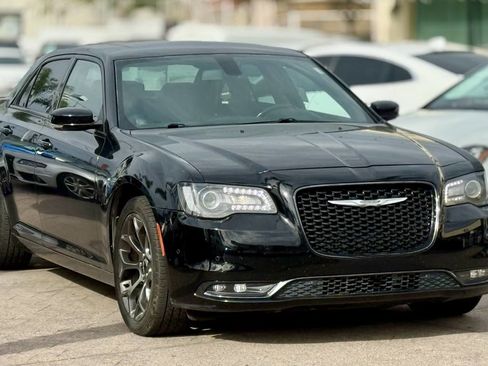 Used 2018 Chrysler 300 S w/ 300S Premium Group image 4