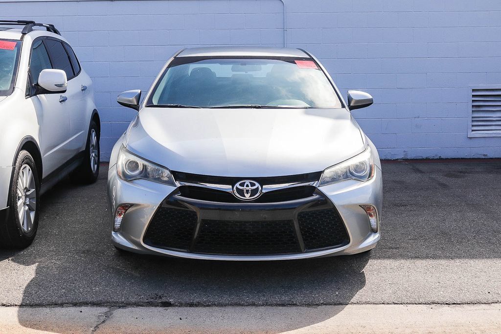 Used 2015 Toyota Camry SE FWD image 2