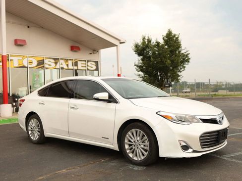 Used 2015 Toyota Avalon XLE Premium image 3