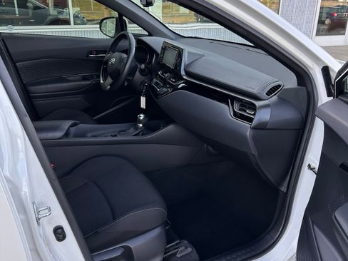 Used 2018 Toyota C-HR image 16