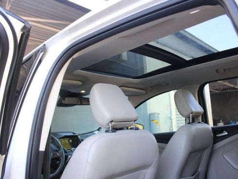 Used 2019 Ford Escape Titanium FWD image 21
