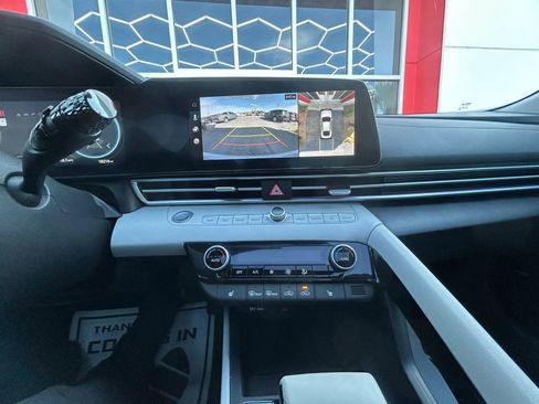 Used 2024 Hyundai Elantra Limited FWD image 15