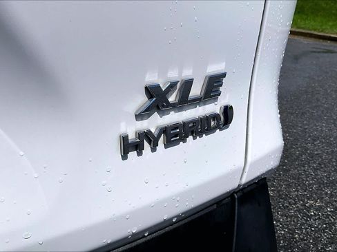 Used 2023 Toyota RAV4 XLE AWD/4WD image 10