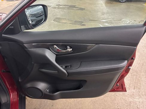 Used 2016 Nissan Rogue AWD image 20