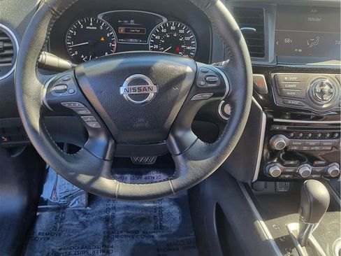 Used 2019 Nissan Pathfinder SV AWD/4WD image 16