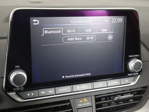 Used 2025 Nissan Altima 2.5 SV image 32