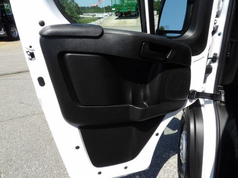 Used 2025 RAM ProMaster 2500 w/ U-Haul Equipment Group FWD image 14