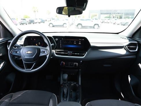 Used 2025 Chevrolet TrailBlazer LT FWD image 28