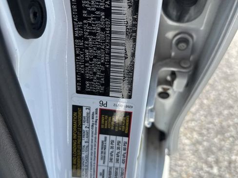 Used 2017 Toyota Camry LE image 12