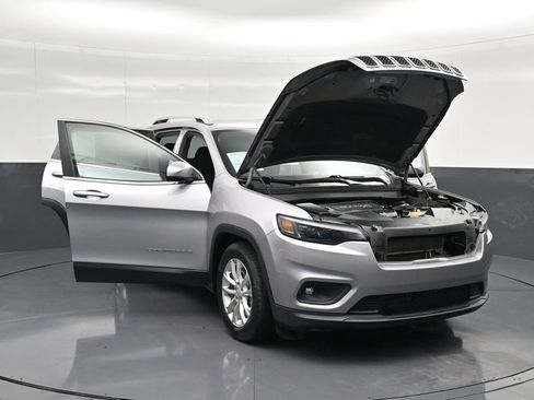 Used 2019 Jeep Cherokee Latitude w/ Popular Appearance Group FWD image 32