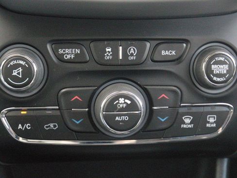 Used 2017 Jeep Cherokee Trailhawk w/ Comfort & Convenience Group AWD/4WD image 23