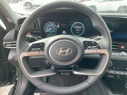 New 2025 Hyundai Elantra Limited image 40