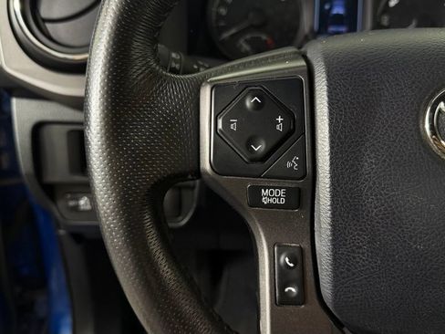 Used 2017 Toyota Tacoma TRD Sport AWD/4WD image 15