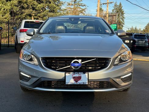 Used 2018 Volvo S60 T5 Dynamic image 4