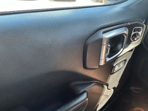 Used 2019 Jeep Wrangler Unlimited Sport S AWD/4WD image 25