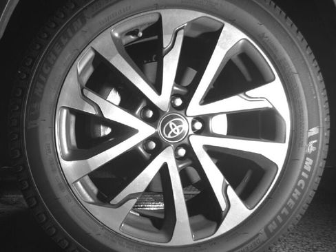 Used 2022 Toyota Corolla Cross XLE AWD/4WD image 9
