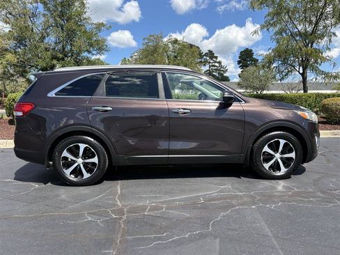 Used 2018 Kia Sorento EX FWD image 9