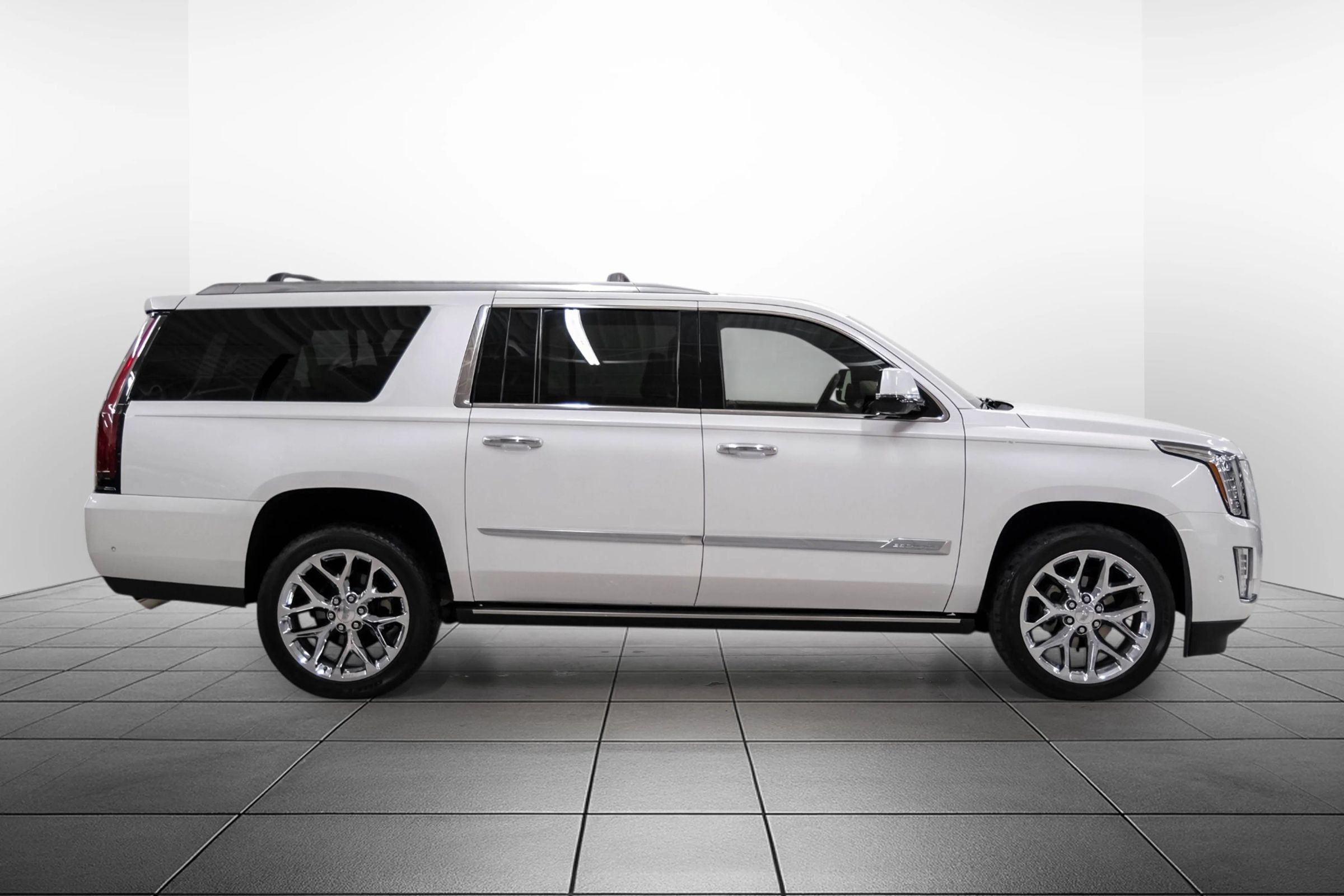 Used 2017 Cadillac Escalade ESV Platinum AWD/4WD image 8