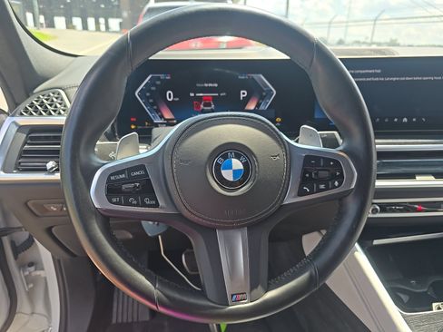 Used 2025 BMW X6 xDrive40i w/ Climate Comfort Package AWD/4WD image 3