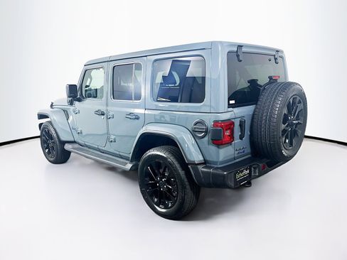 Used 2025 Jeep Wrangler Sahara image 5