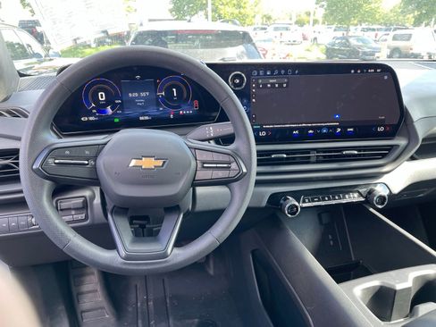 Used 2026 Chevrolet Silverado EV W/T AWD/4WD image 7