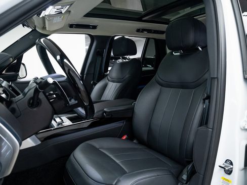 Used 2025 Land Rover Range Rover SE image 17