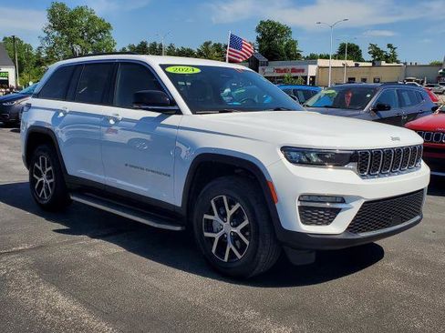 Used 2024 Jeep Grand Cherokee Limited AWD/4WD image 2