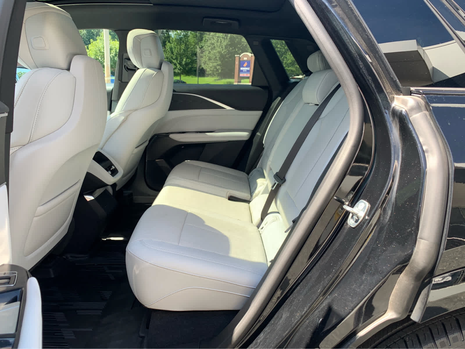 Used 2024 Cadillac Lyriq Luxury w/ LPO, Floor Liner Package AWD/4WD image 21