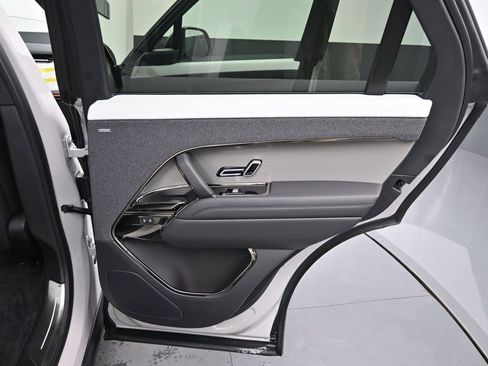 New 2026 Land Rover Range Rover Sport Dynamic SE AWD/4WD image 12