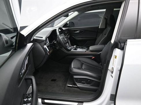 Used 2019 Audi Q8 Premium image 9