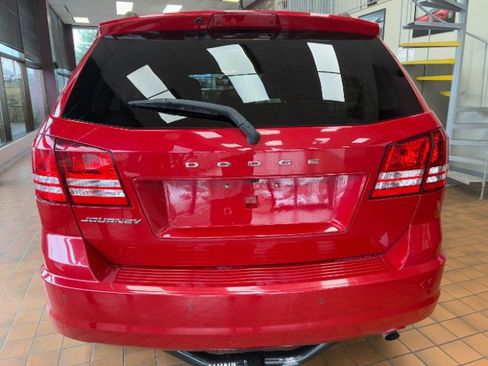 Used 2020 Dodge Journey SE w/ SE Popular Equipment Group image 11
