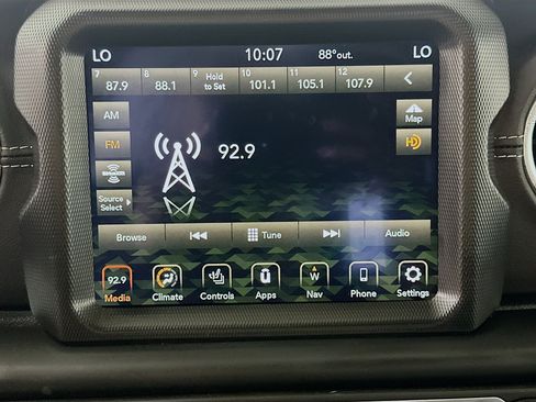 Used 2023 Jeep Wrangler Unlimited Sahara w/ Cold Weather Group AWD/4WD image 19