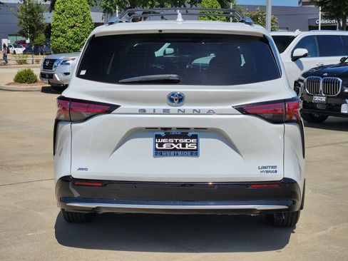 Used 2022 Toyota Sienna Limited AWD/4WD image 6