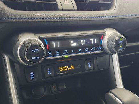 Used 2022 Toyota RAV4 SE w/ Convenience Package image 32