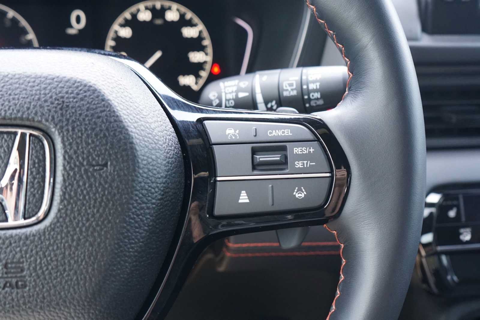 Used 2025 Honda Pilot TrailSport image 14