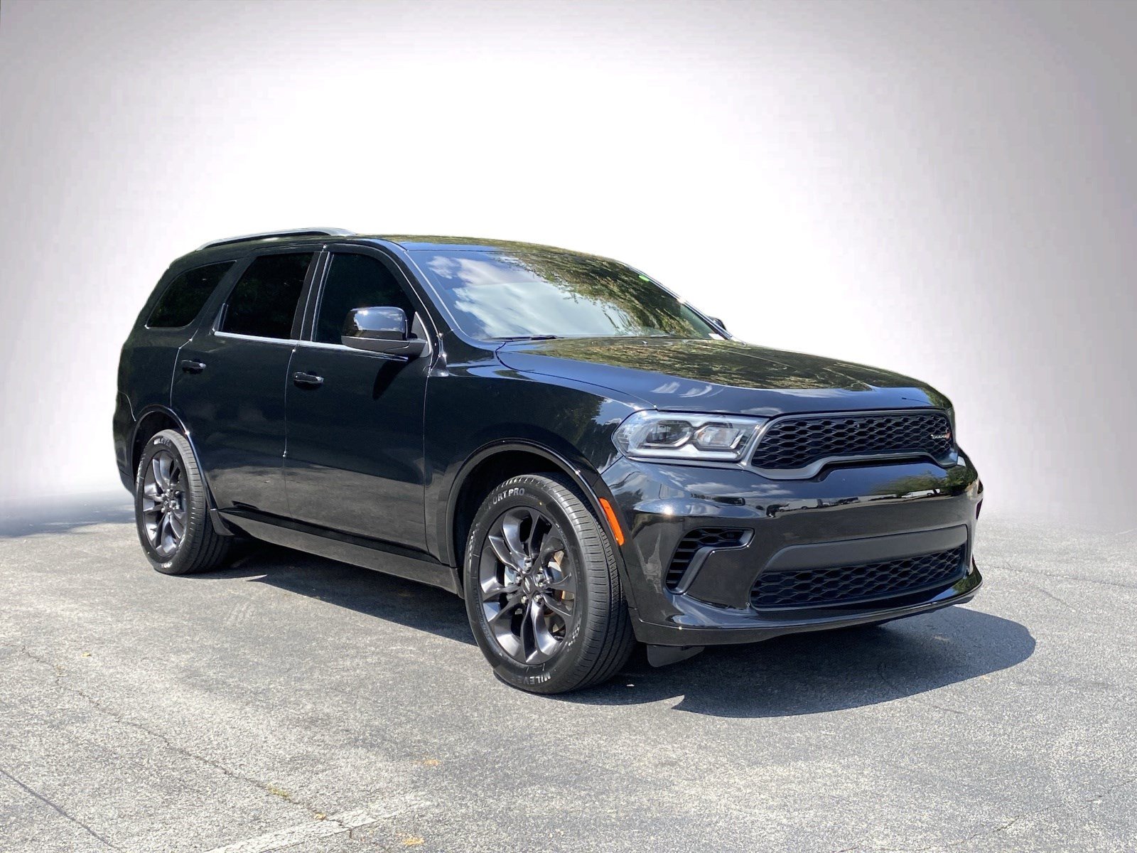 Used 2024 Dodge Durango GT w/ Blacktop Package RWD image 2