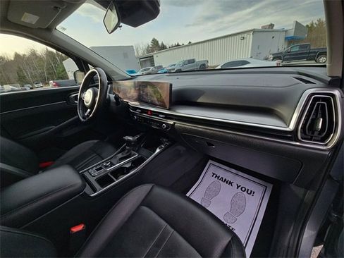 Used 2024 Kia Sorento S image 30