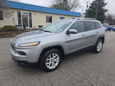 Used 2016 Jeep Cherokee Latitude w/ Cold Weather Group image 2