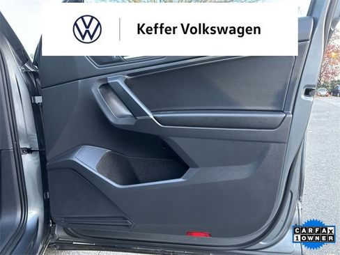 Used 2020 Volkswagen Tiguan SE image 23