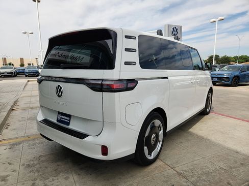 Used 2025 Volkswagen ID. Buzz Pro S RWD image 7