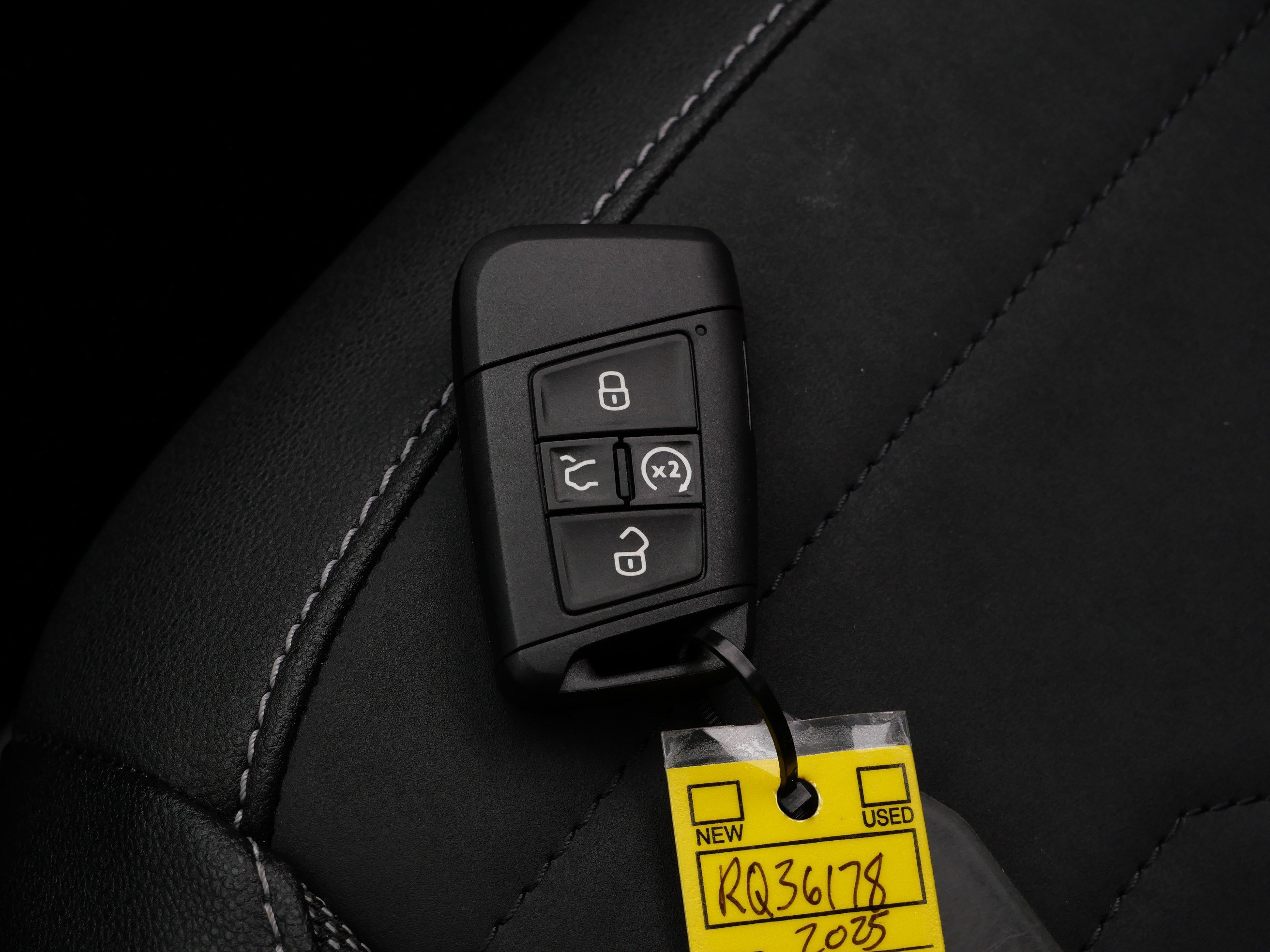 Certified 2025 Volkswagen Taos SE AWD/4WD image 32