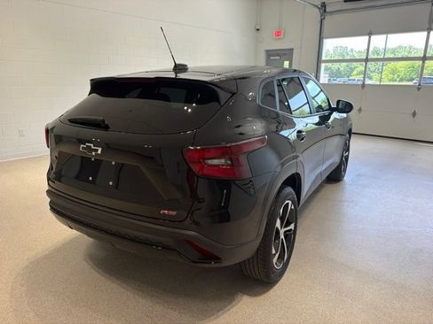 Used 2024 Chevrolet Trax RS FWD image 6