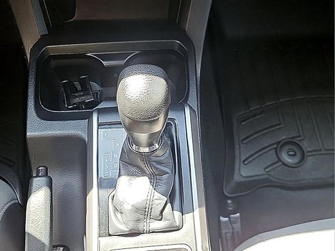 Used 2021 Toyota Tacoma SR5 AWD/4WD image 27