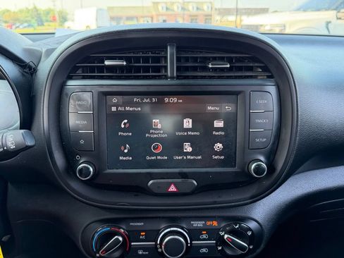 Used 2025 Kia Soul LX FWD image 12